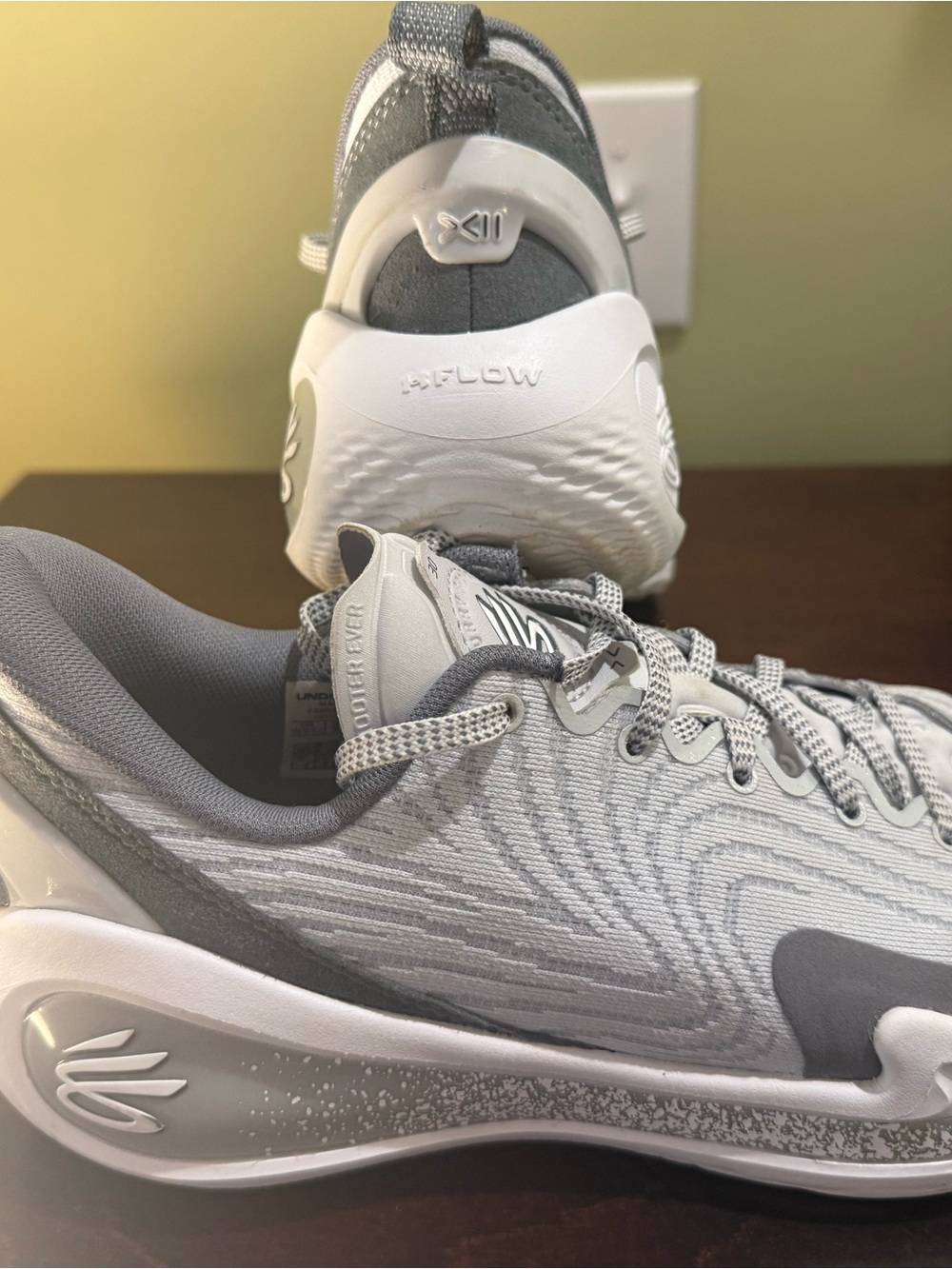 Under Armour Curry basketball Shoes - Gray & White